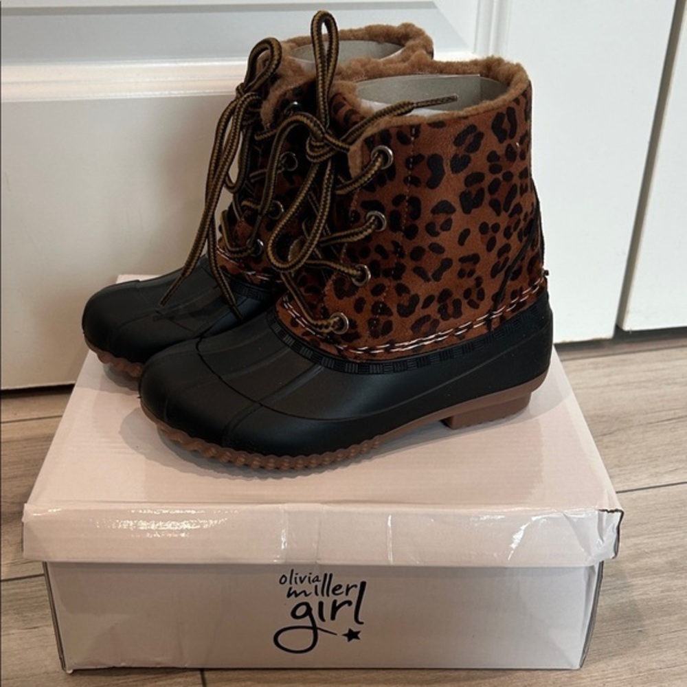 Olivia Miller Girl! Girls leopard print snow rain faux fur lined boots size 12